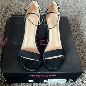 Size 7 chunky heels velvet used good condition shoes